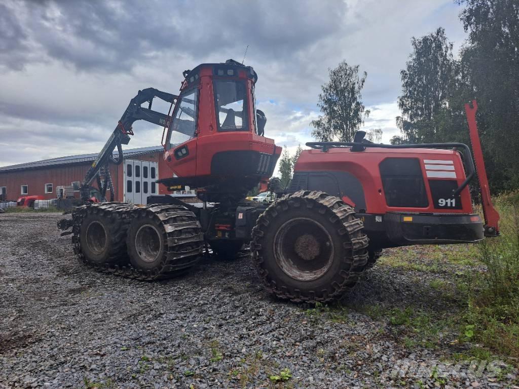 Komatsu 911 Combine forestiere