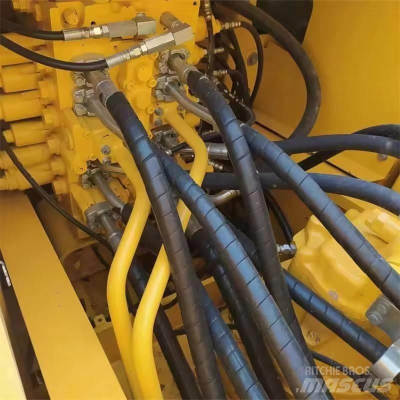 Komatsu PC 200 Excavatoare pe șenile
