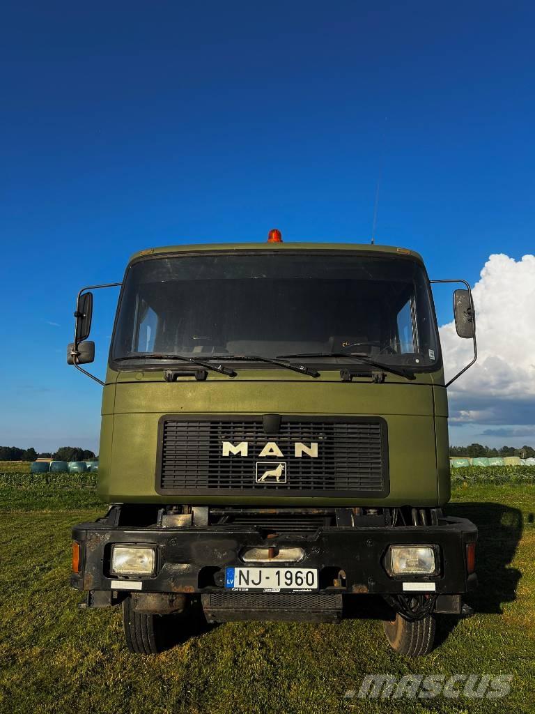 MAN 32.322 Camion pentru lemne