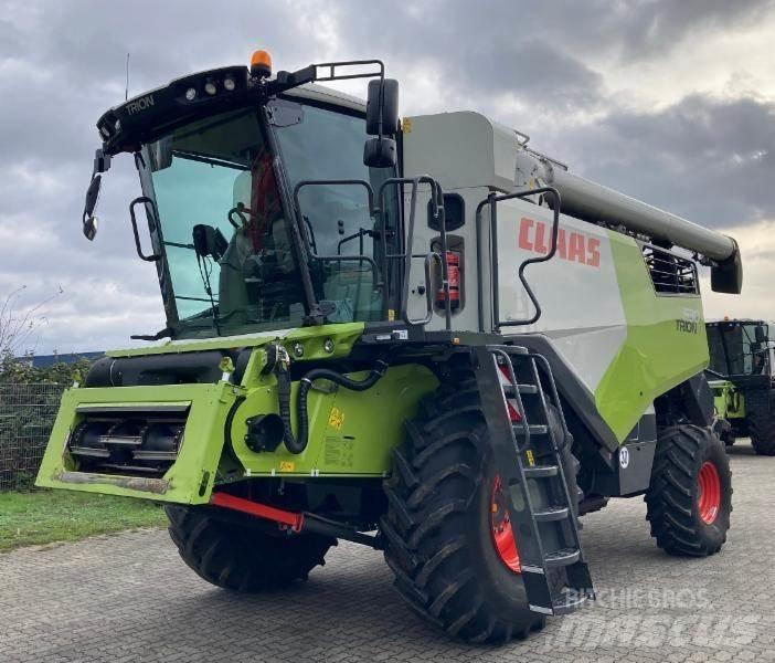 CLAAS TRION 530 Combine de secerat