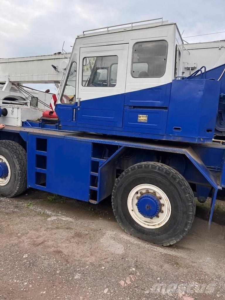 Tadano AR 300E Camioane cu macara