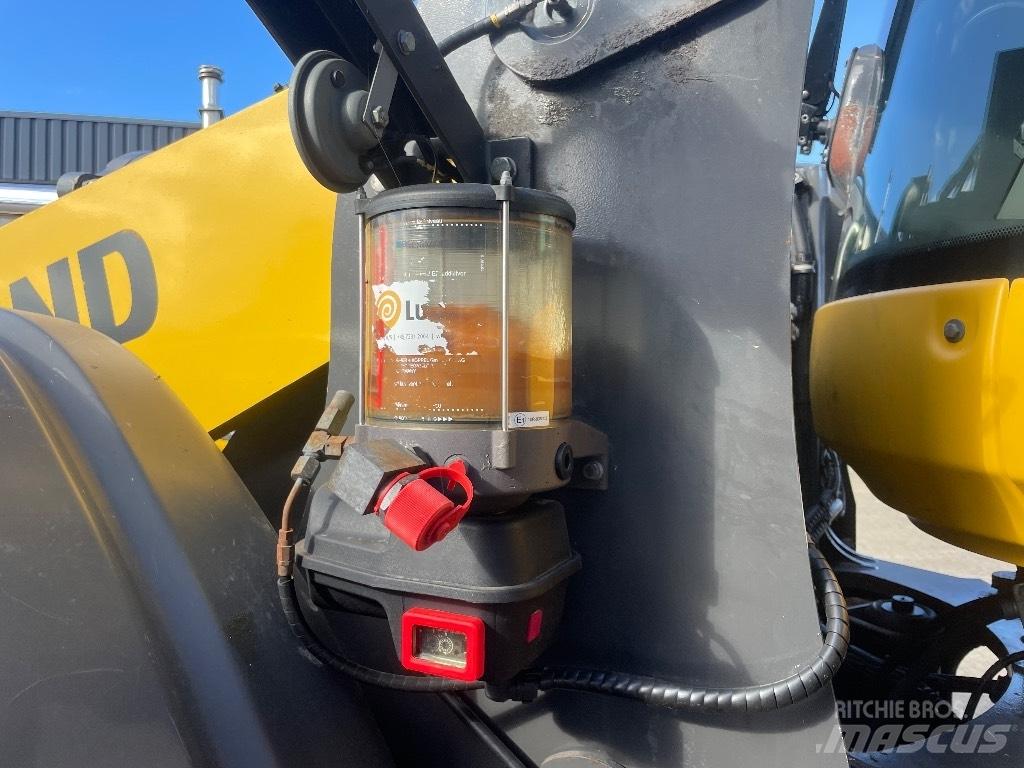 New Holland W 190 Incarcator pe pneuri