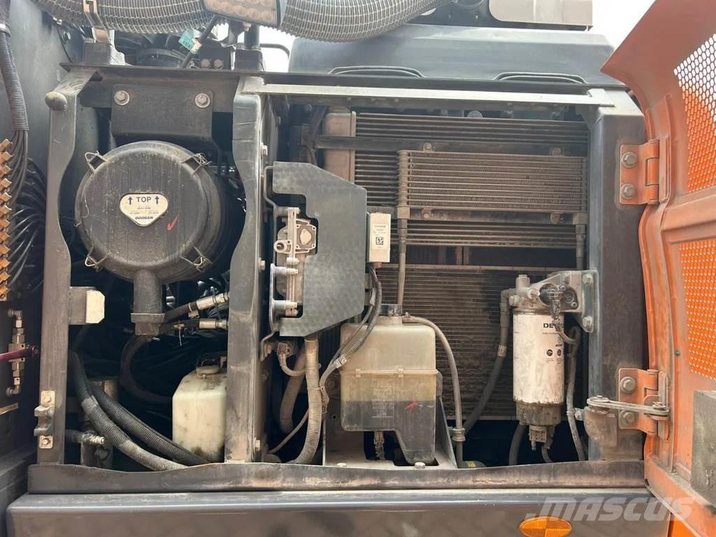 Doosan DX170W-5 Paleta de manipulare