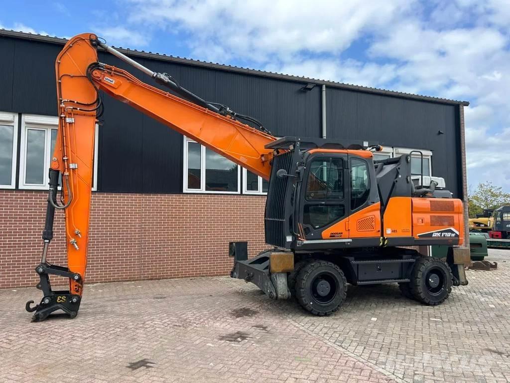 Doosan DX170W-5 Paleta de manipulare