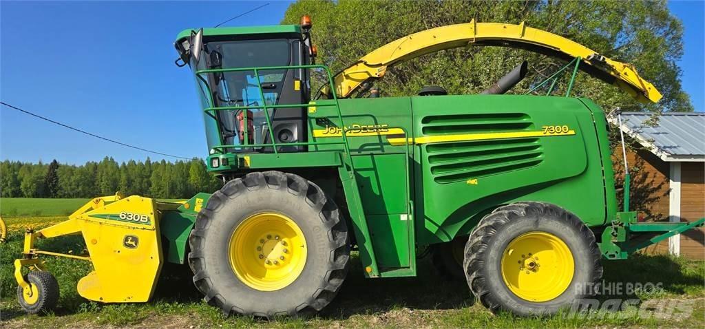 John Deere 7300 Forajere cu autopropulsare