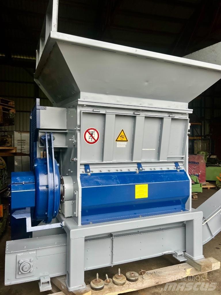 Lindner VEGA 1500 Masina de tocat deseuri