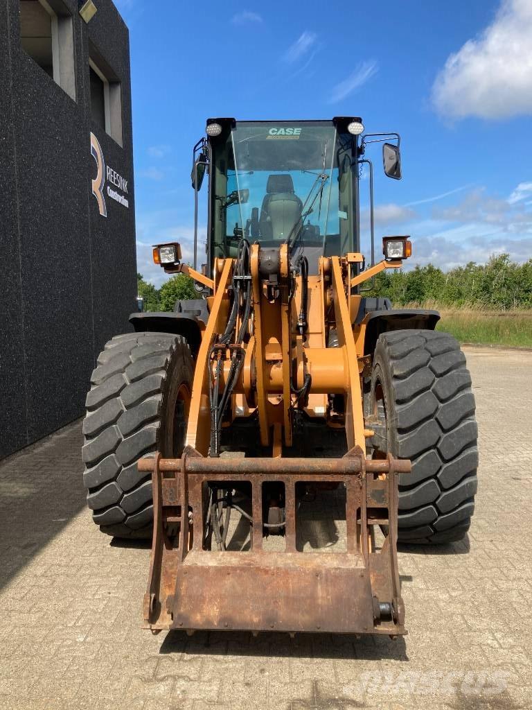 CASE 621 F XR Incarcator pe pneuri