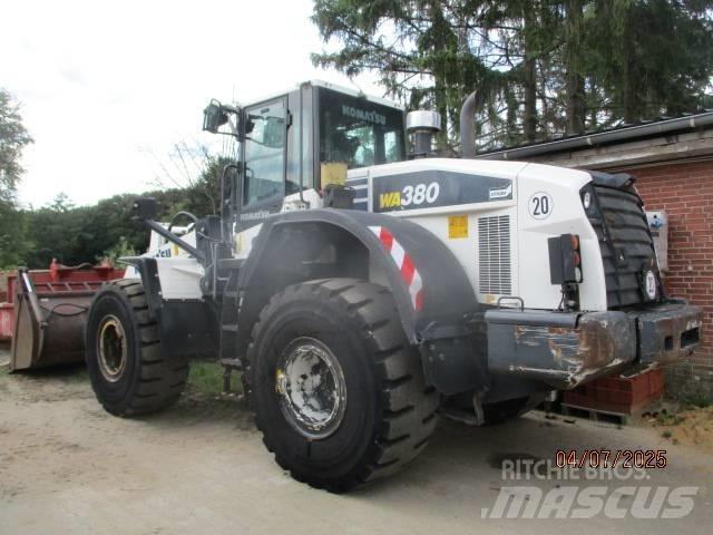 Komatsu WA 380 Incarcator pe pneuri