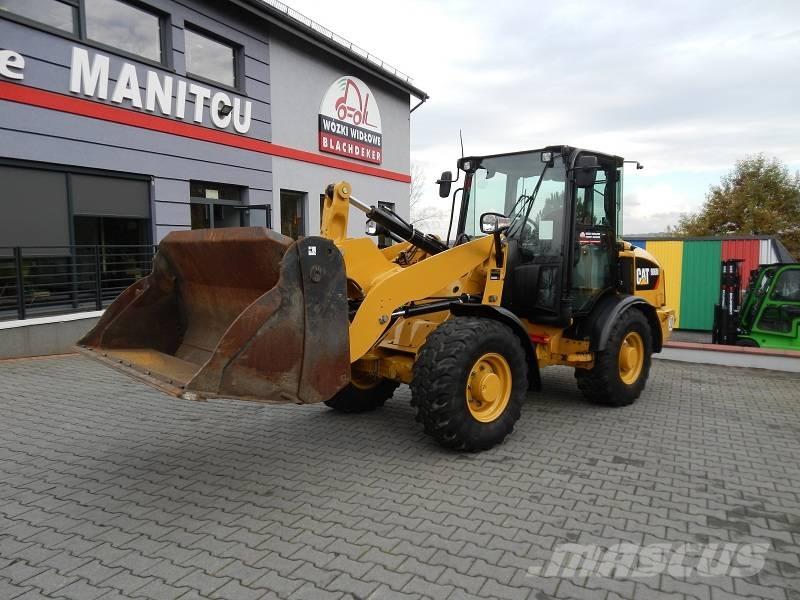 CAT 906M Incarcator pe pneuri