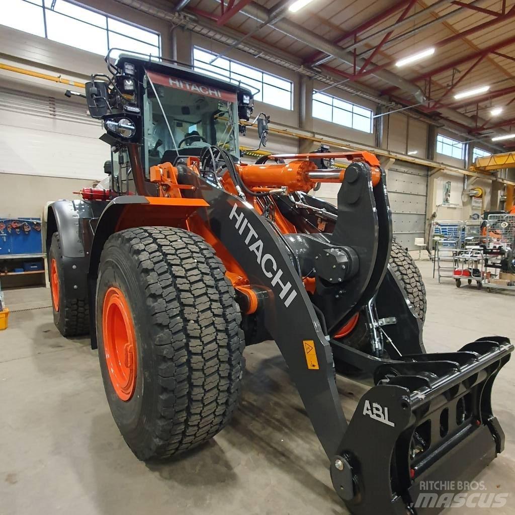 Hitachi ZW220-7 Incarcator pe pneuri
