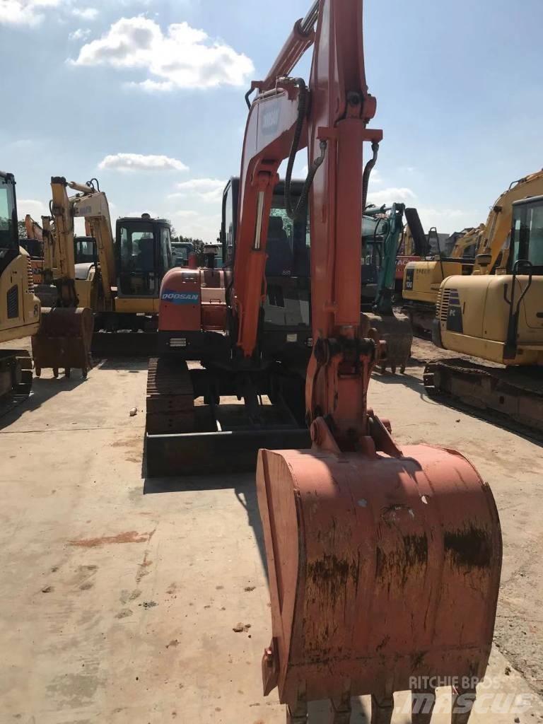 Doosan DX 60 Excavatoare pe șenile
