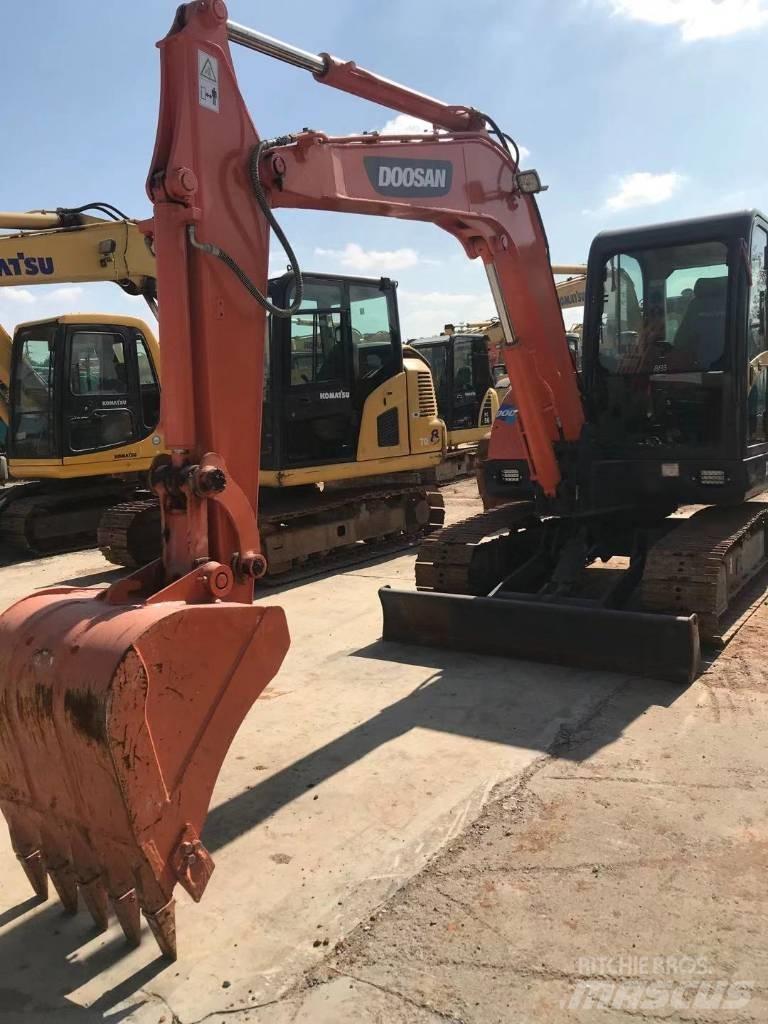 Doosan DX 60 Excavatoare pe șenile
