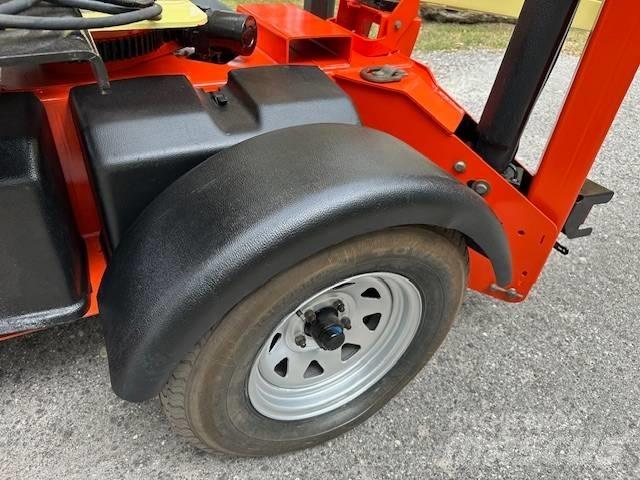 JLG T 350 Platforme aeriene montate pe remorca
