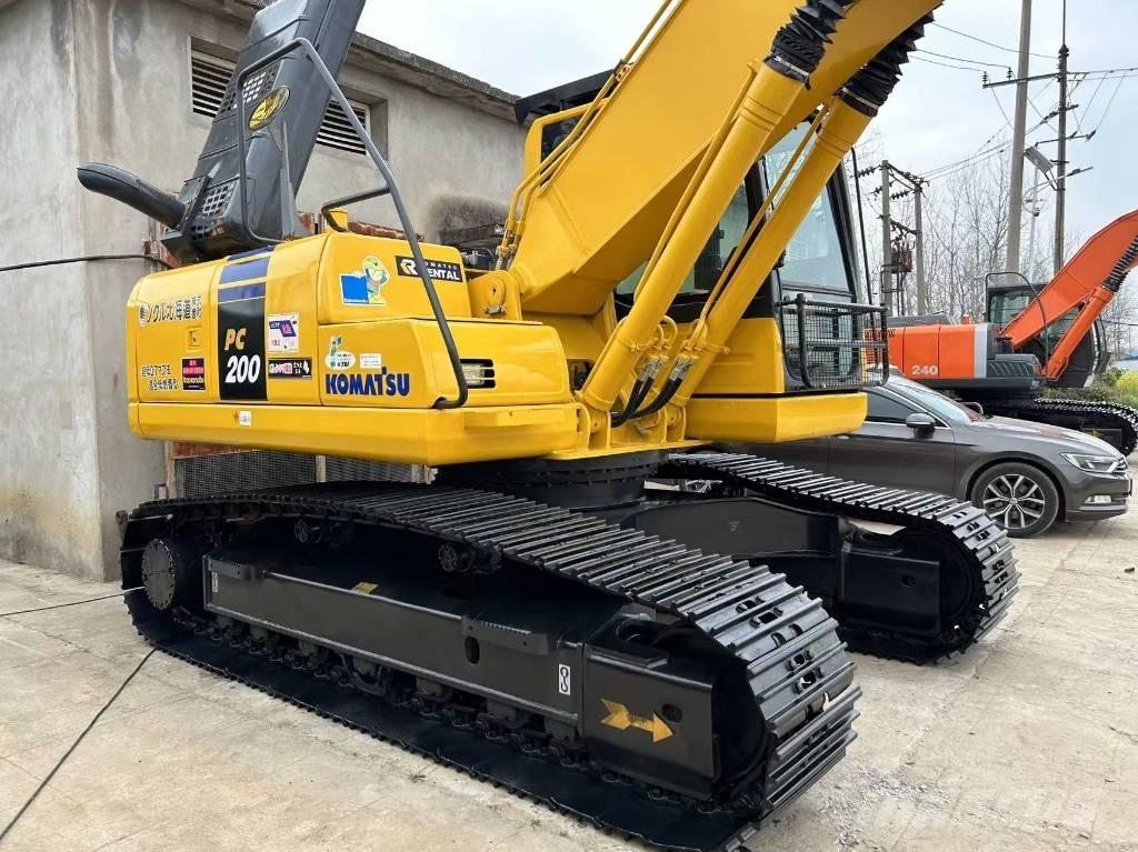 Komatsu 200 Excavatoare pe șenile
