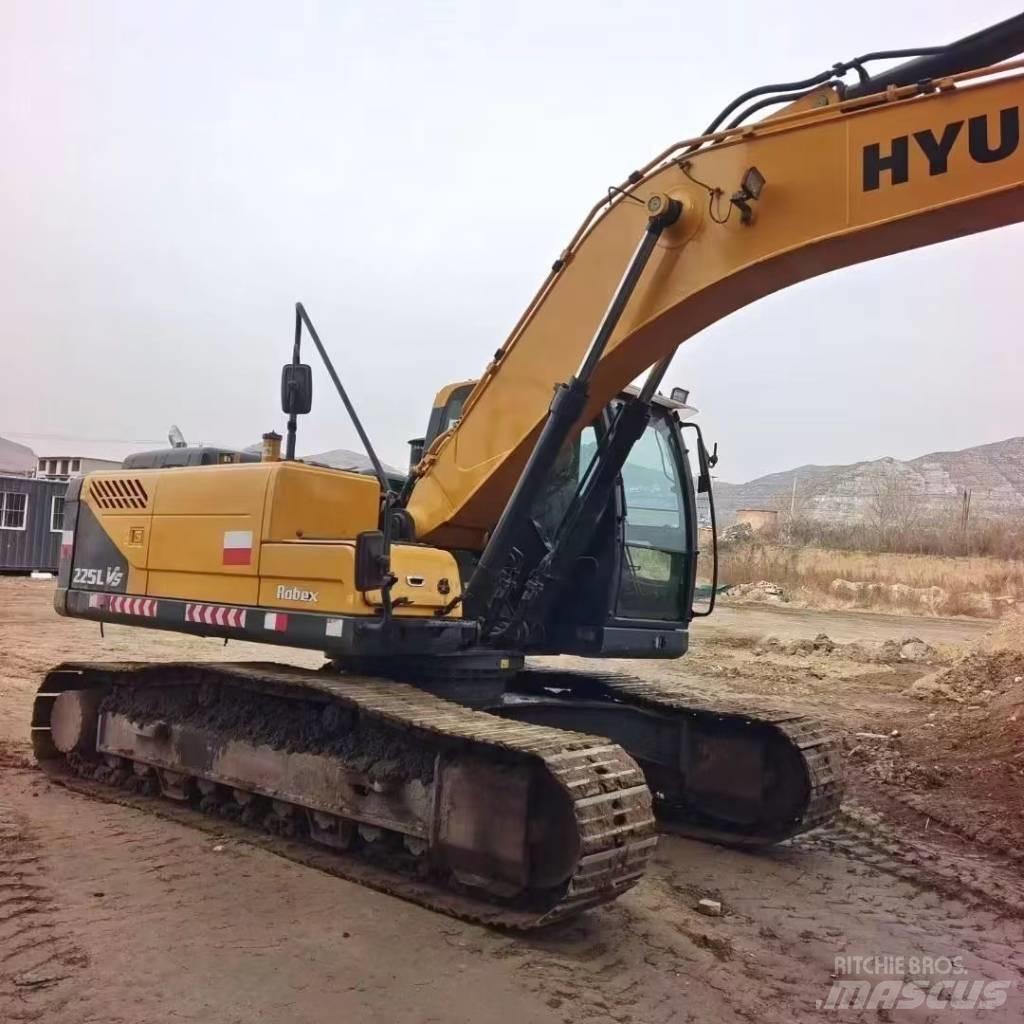 Hyundai R225LVS Excavatoare cu roti