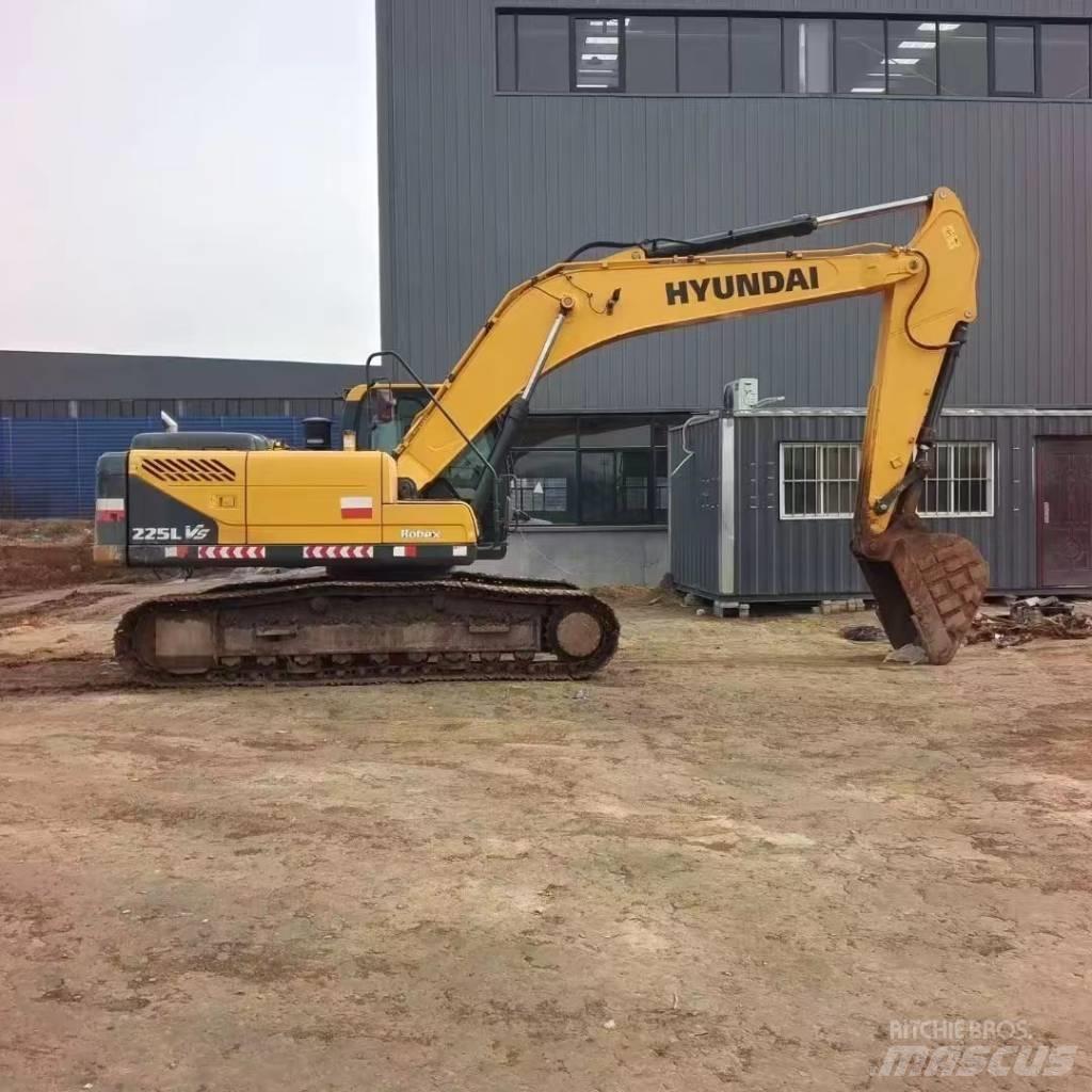 Hyundai R225LVS Excavatoare cu roti