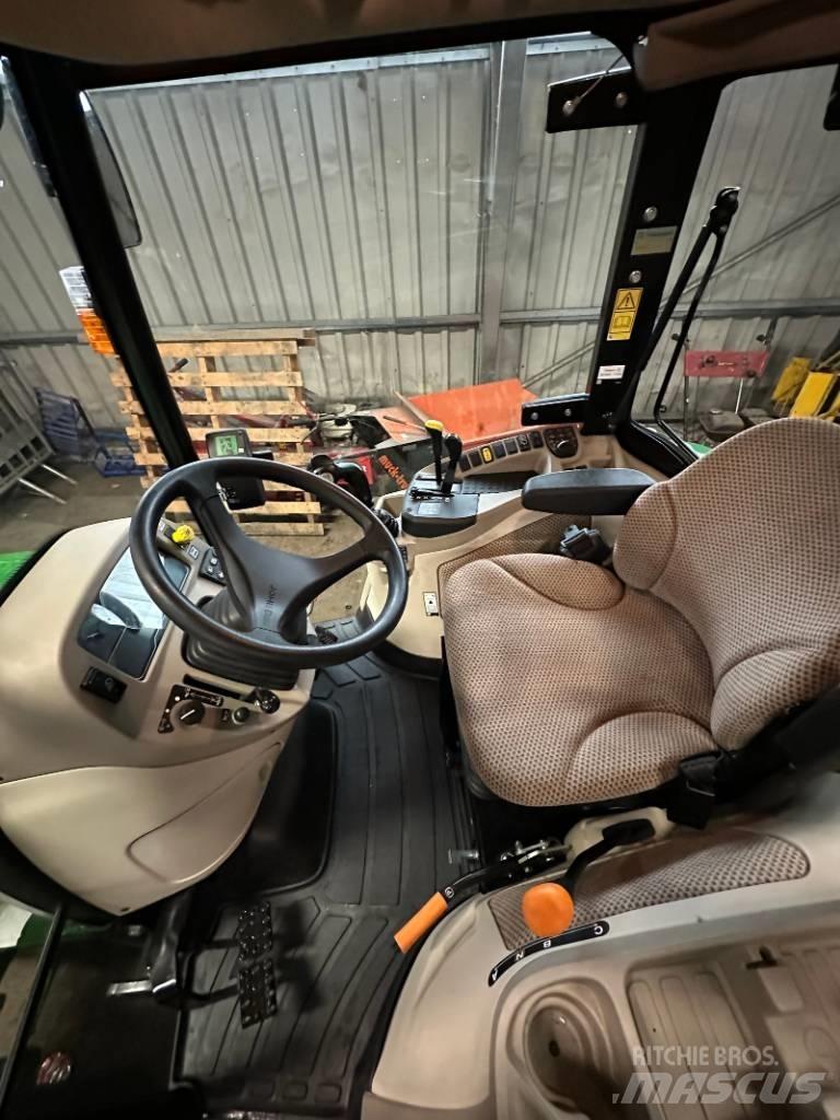 John Deere 3046 R Tractoare