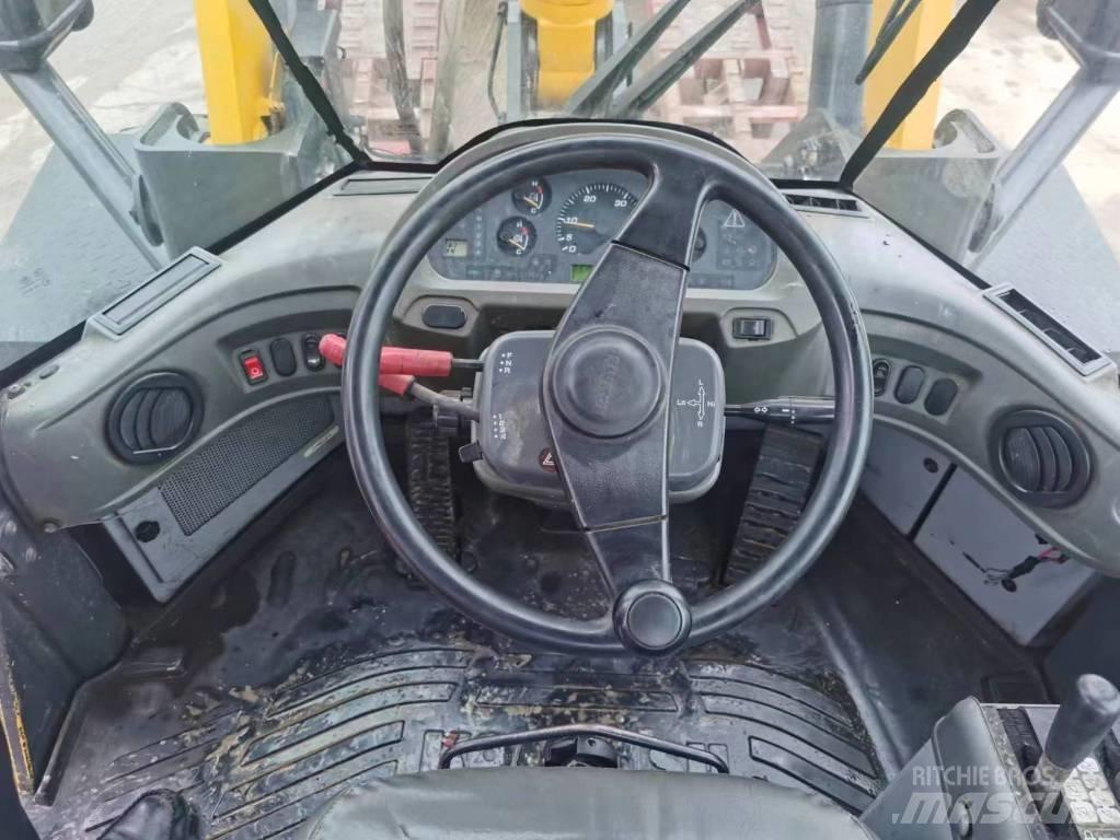 Komatsu WA 380 Incarcator pe pneuri