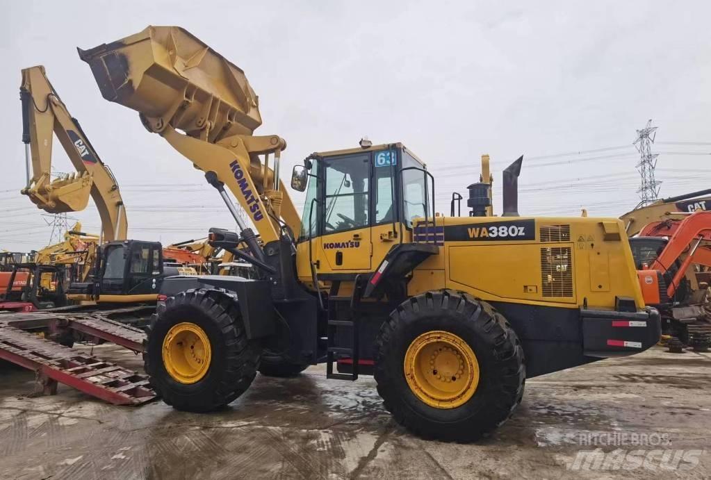 Komatsu WA 380 Incarcator pe pneuri