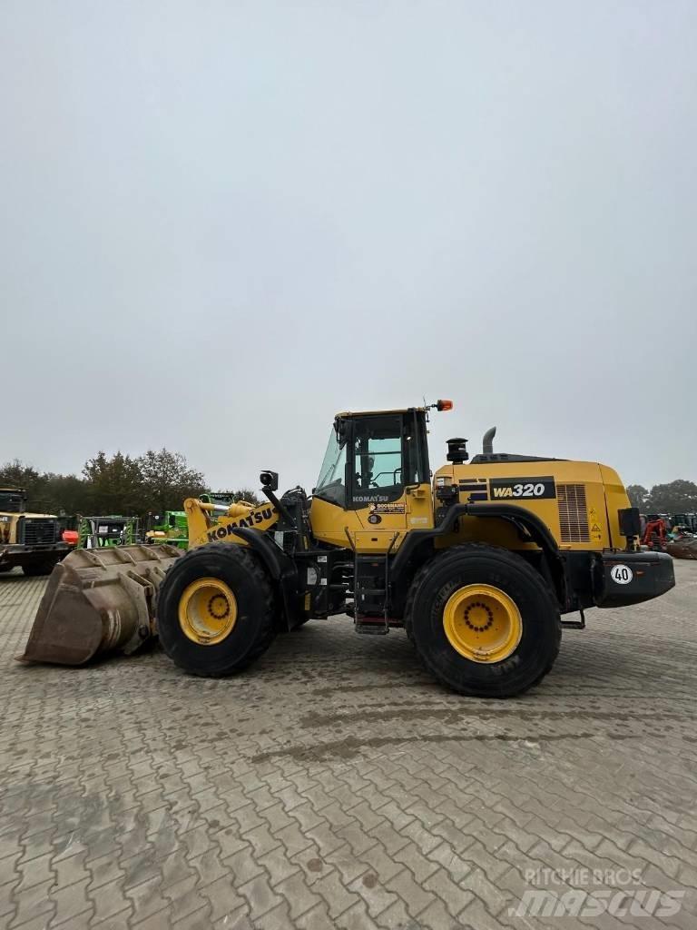 Komatsu WA 320 Incarcator pe pneuri