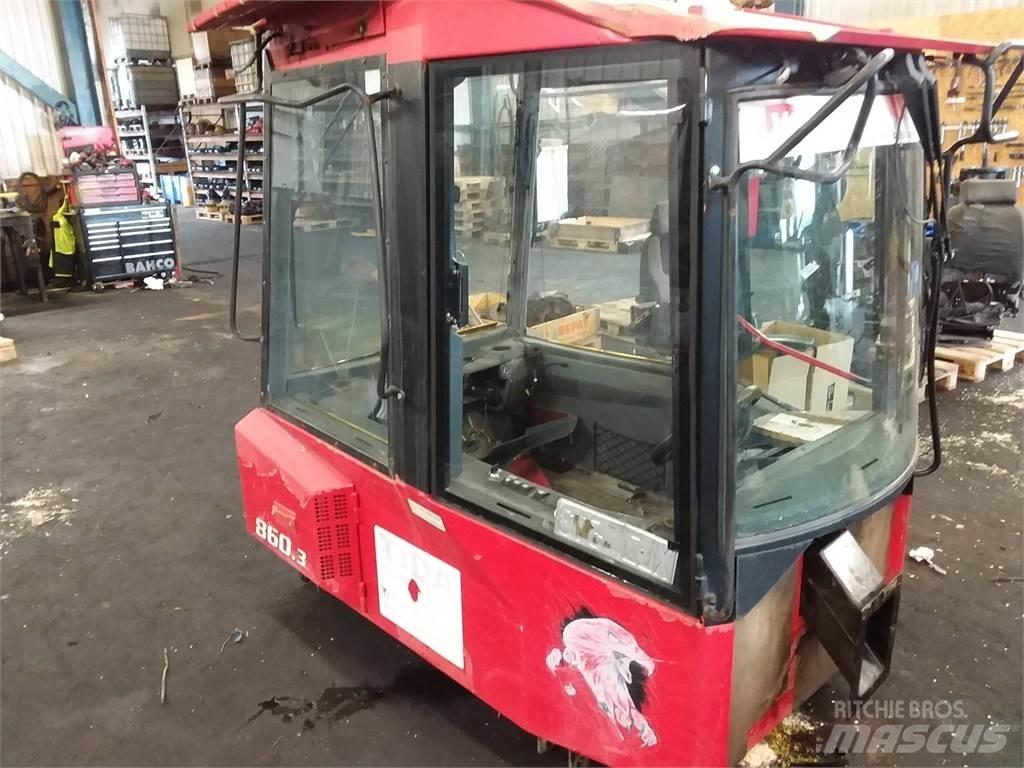 Valmet 860.3 Cabine si interior