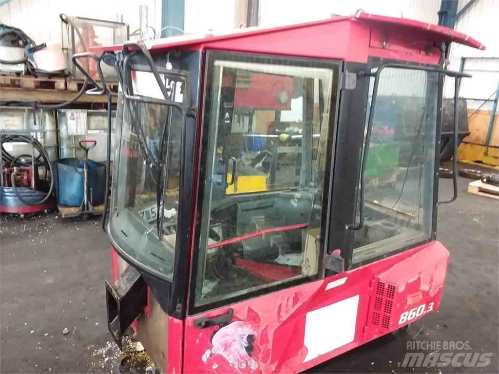 Valmet 860.3 Cabine si interior