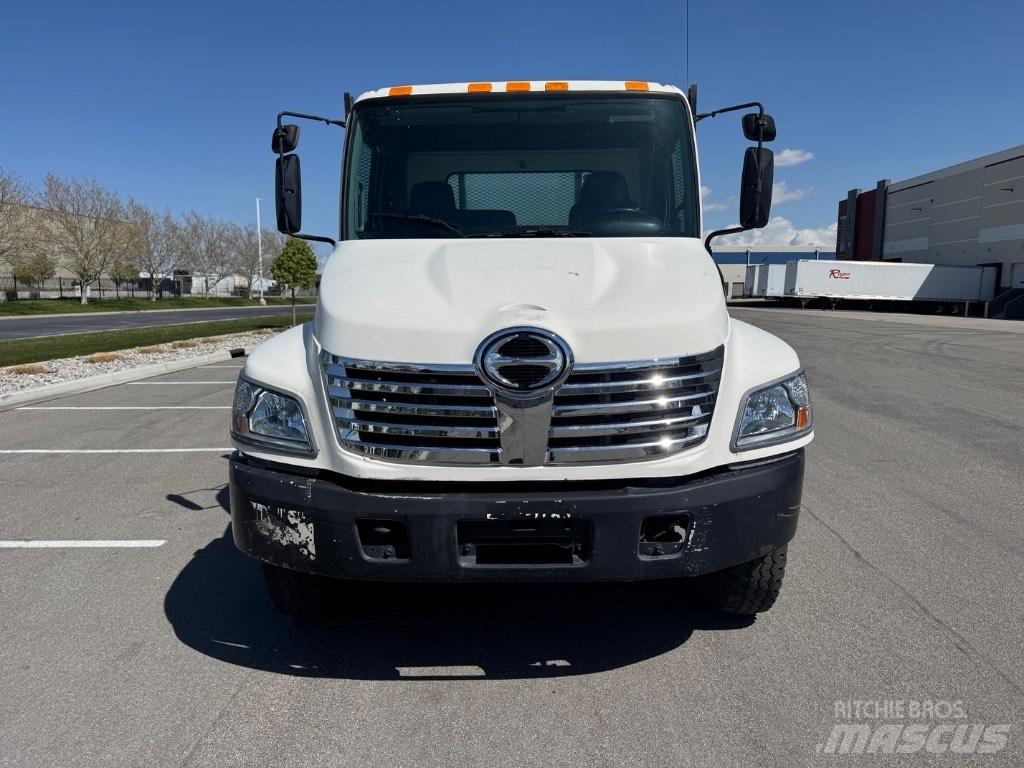 Hino 268 Camioane platforma/prelata