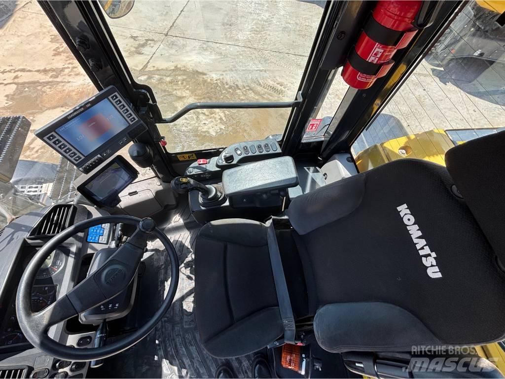 Komatsu WA270-8E0 Incarcator pe pneuri
