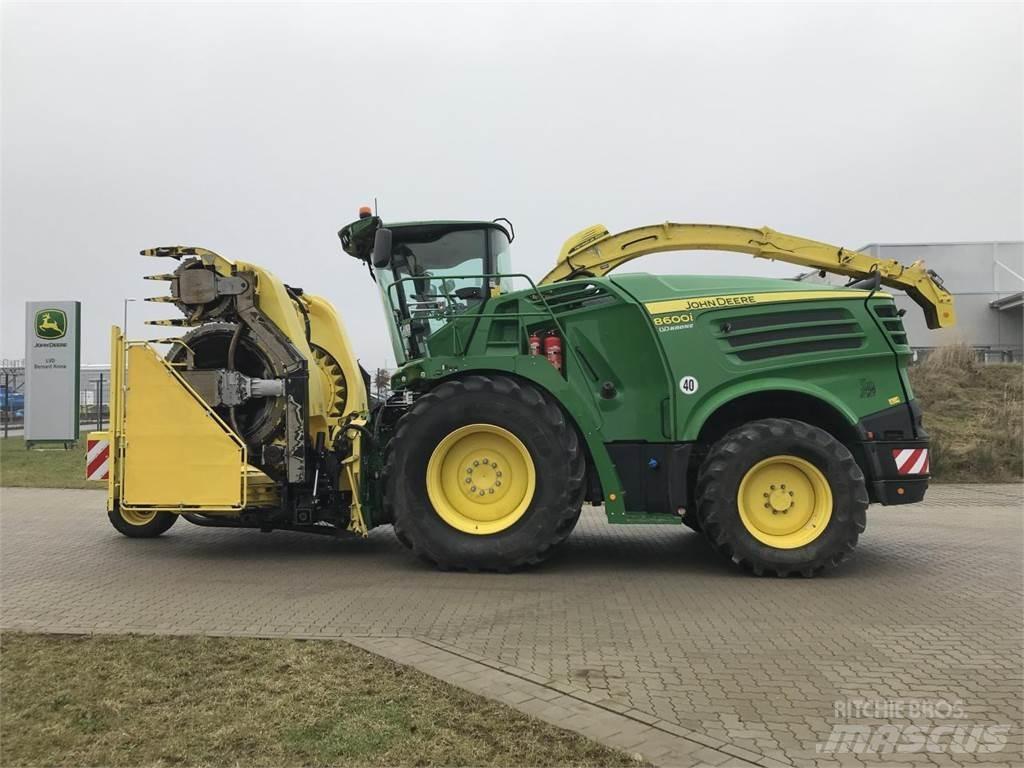 John Deere 8600 Forajere cu autopropulsare