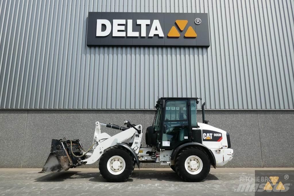 CAT 906M Incarcator pe pneuri
