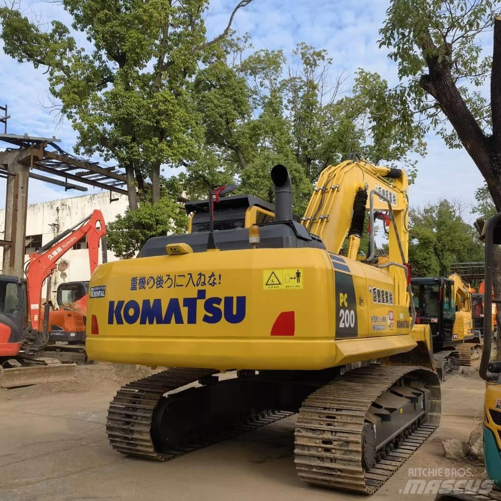 Komatsu PC 200 Excavatoare pe șenile
