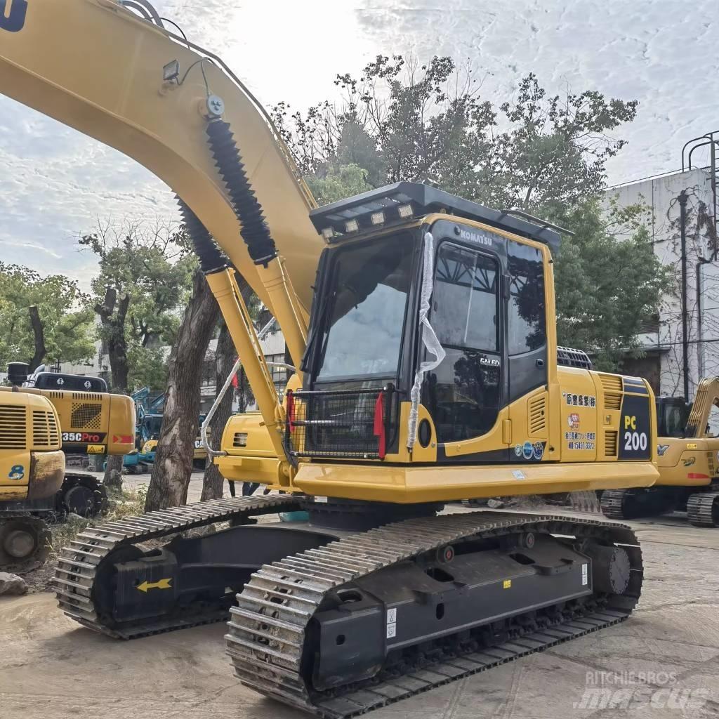 Komatsu PC 200 Excavatoare pe șenile
