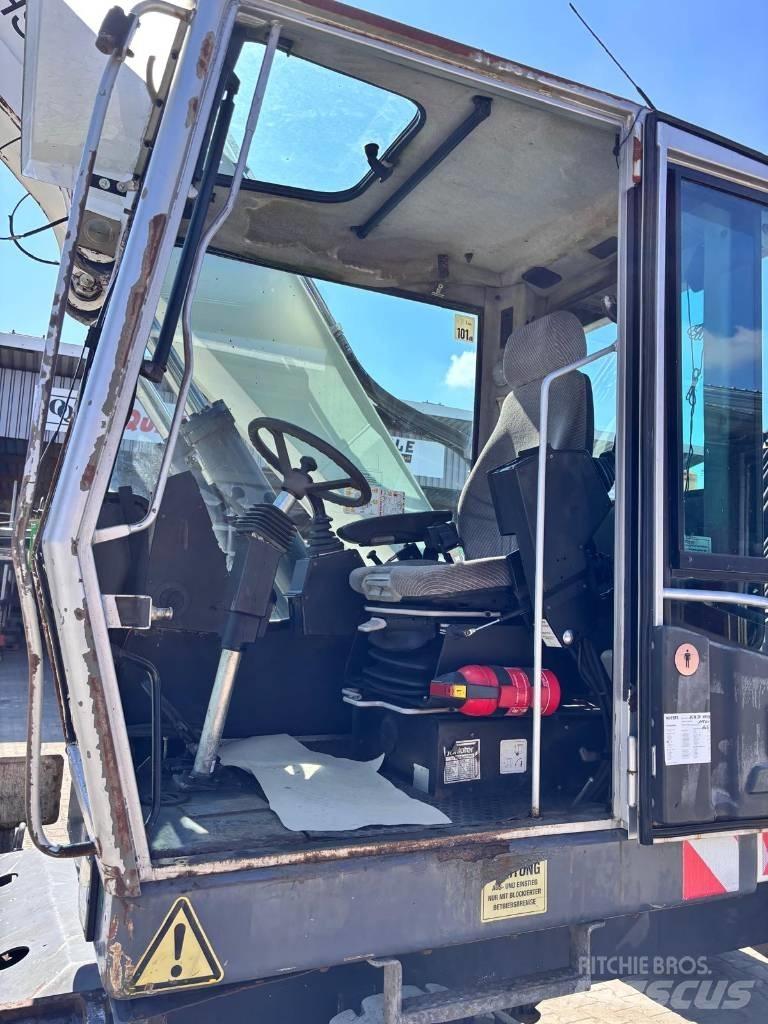 Fuchs MHL 320 Paleta de manipulare