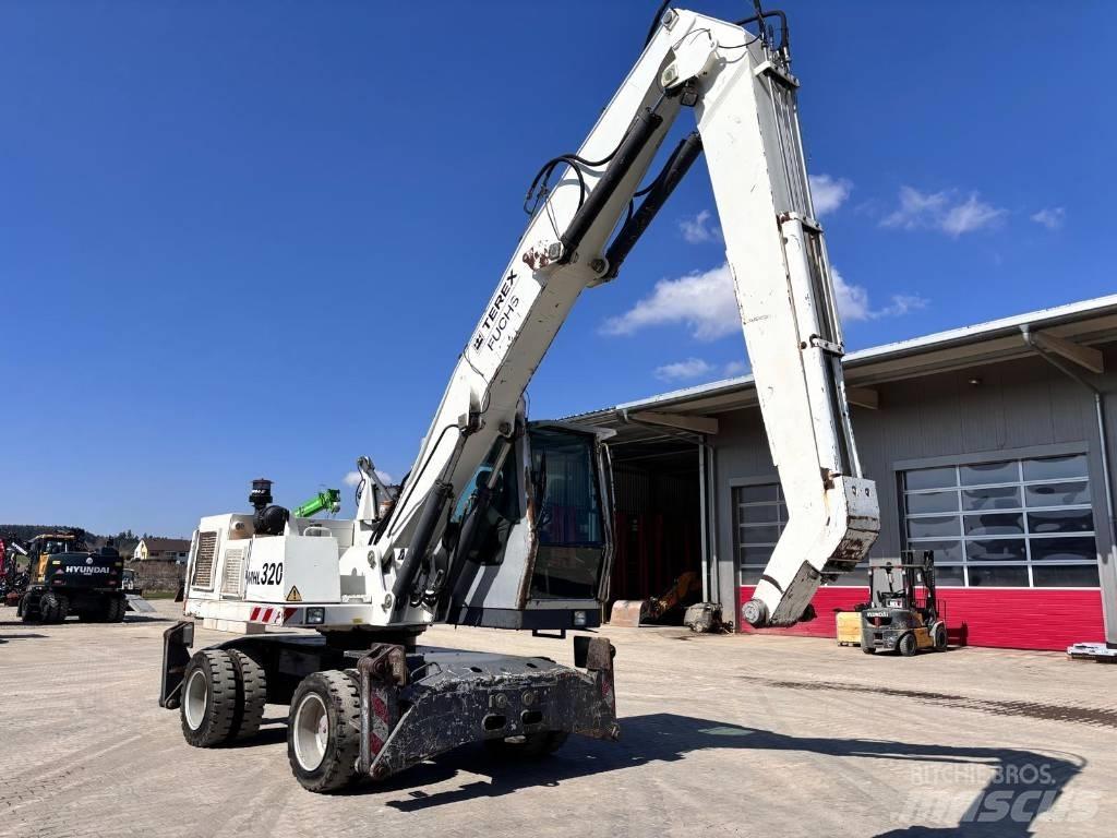 Fuchs MHL 320 Paleta de manipulare
