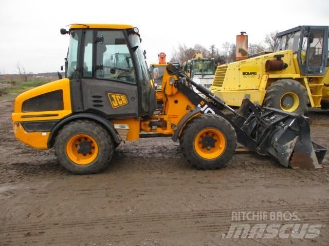 JCB 407 409 Incarcator pe pneuri