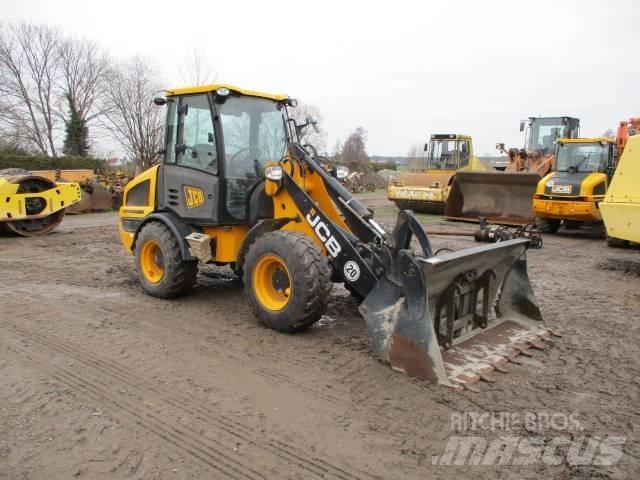 JCB 407 409 Incarcator pe pneuri
