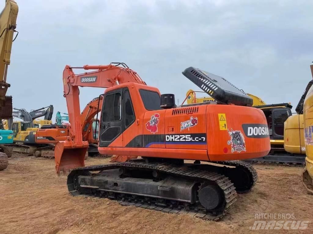 Doosan 225-7 Excavatoare pe șenile
