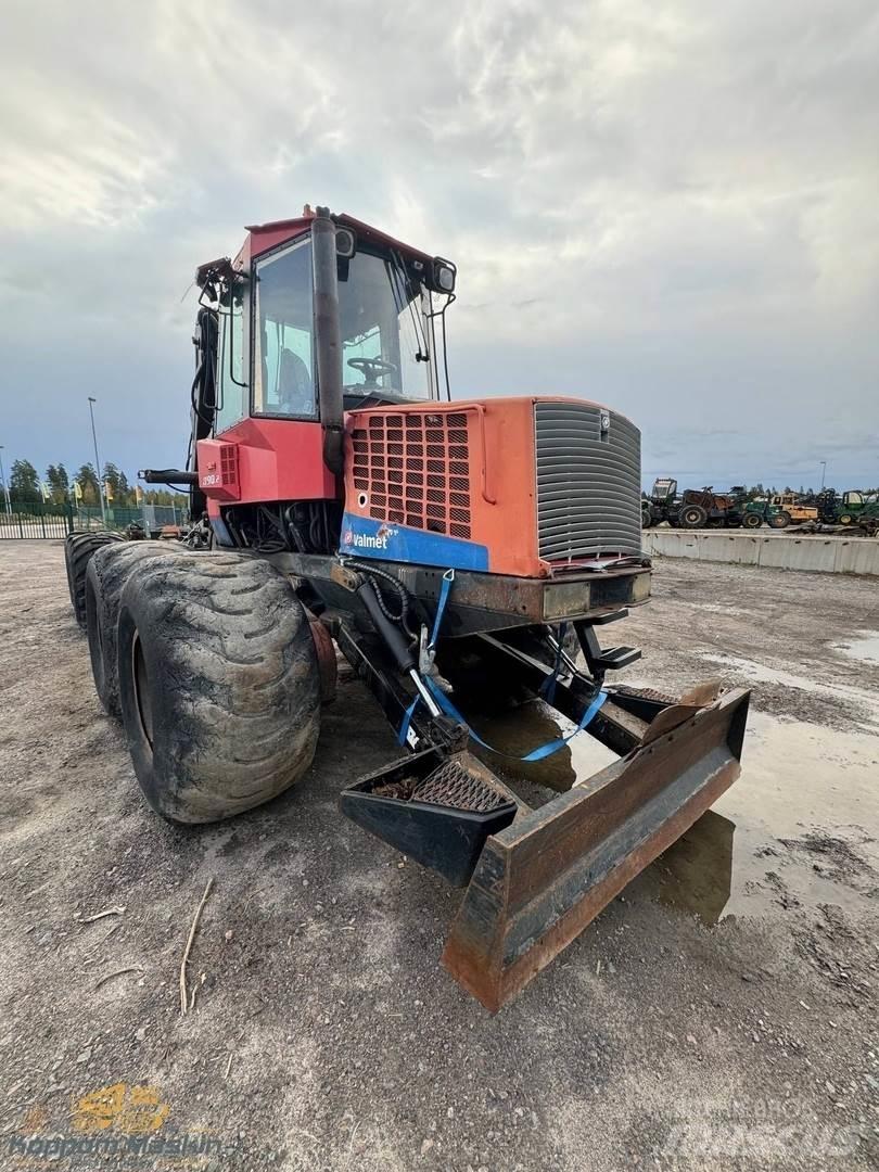 Valmet 890.2 Transportoare