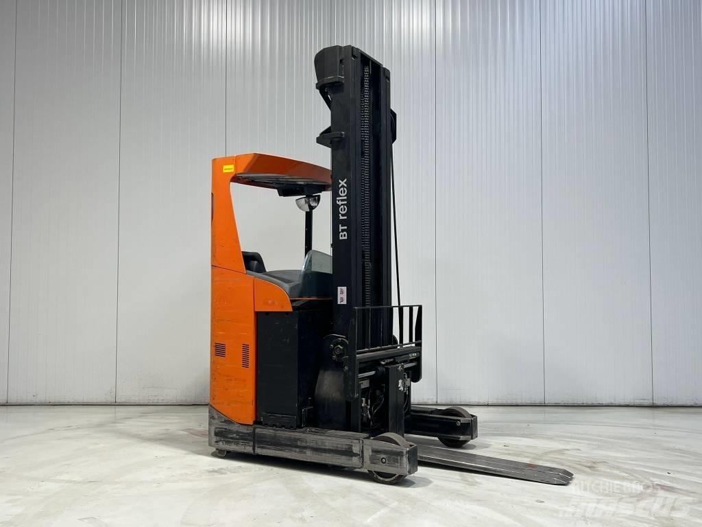 BT RRE160 Stivuitor cu catarg retractabil