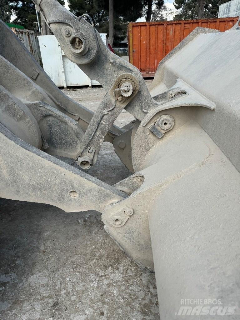 Volvo L 120 F Incarcator pe pneuri