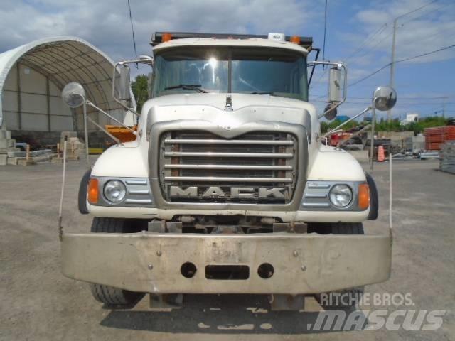 Mack CV 713 Autobasculanta