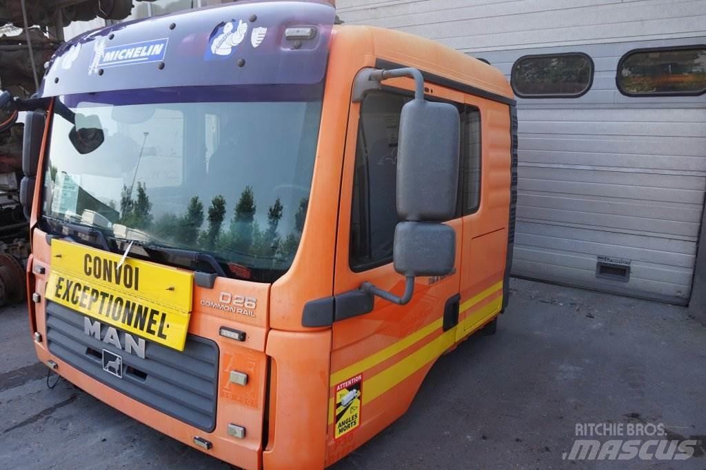 MAN F99L34 TGA Cabine si interior