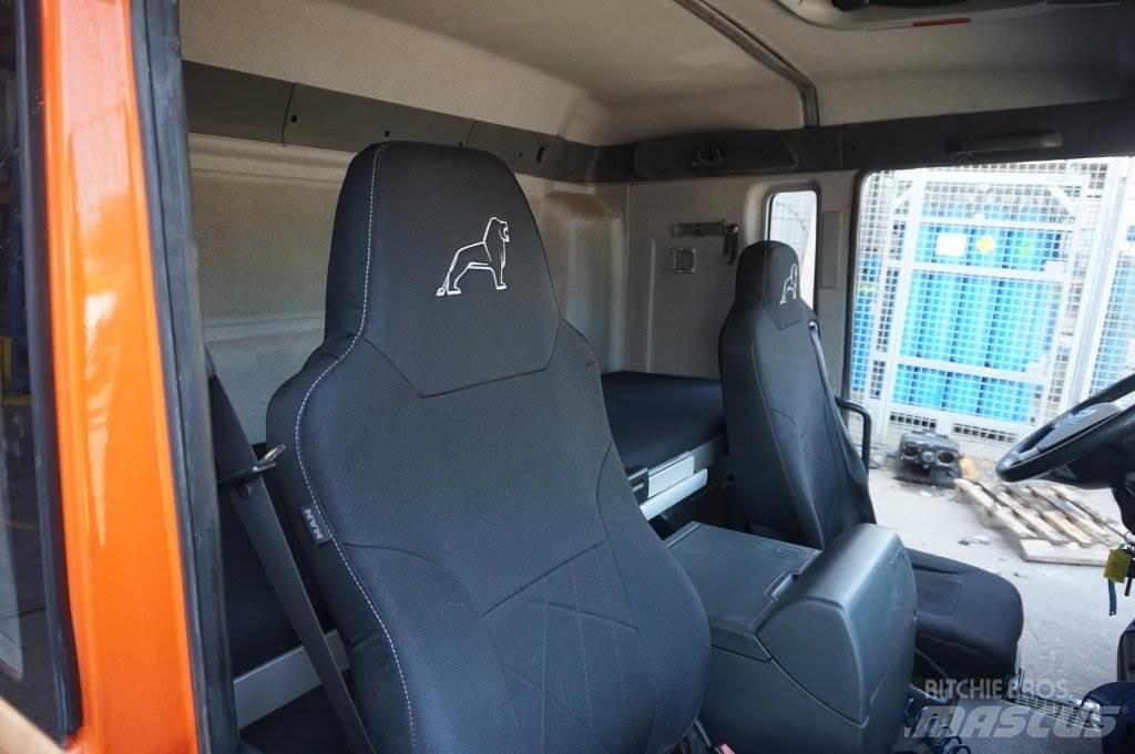 MAN F99L34 TGA Cabine si interior