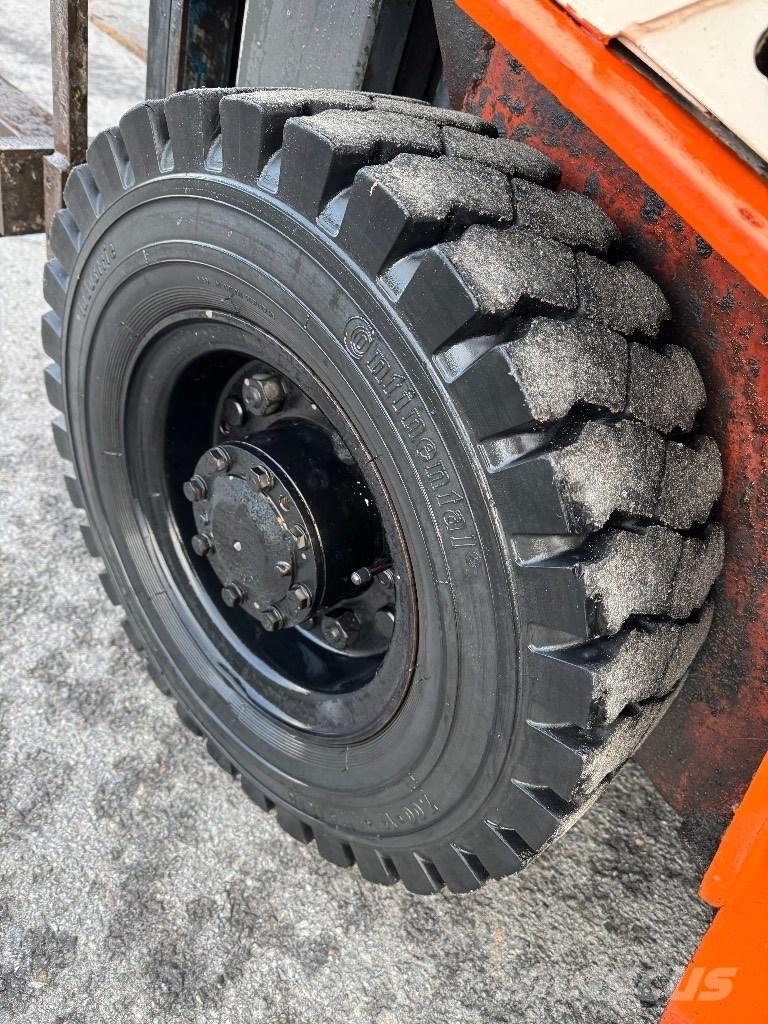 Nissan 25 Stivuitor GPL