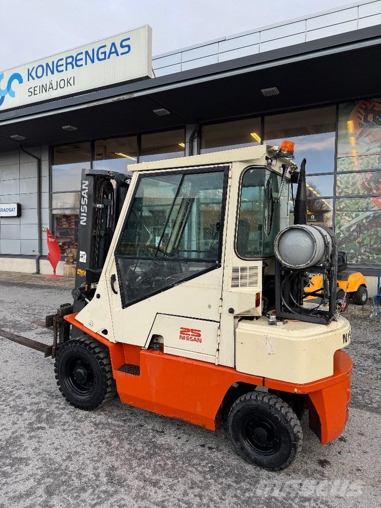 Nissan 25 Stivuitor GPL