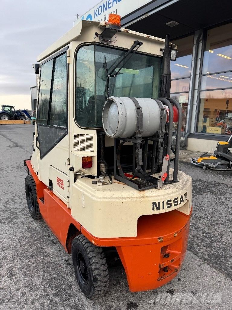 Nissan 25 Stivuitor GPL