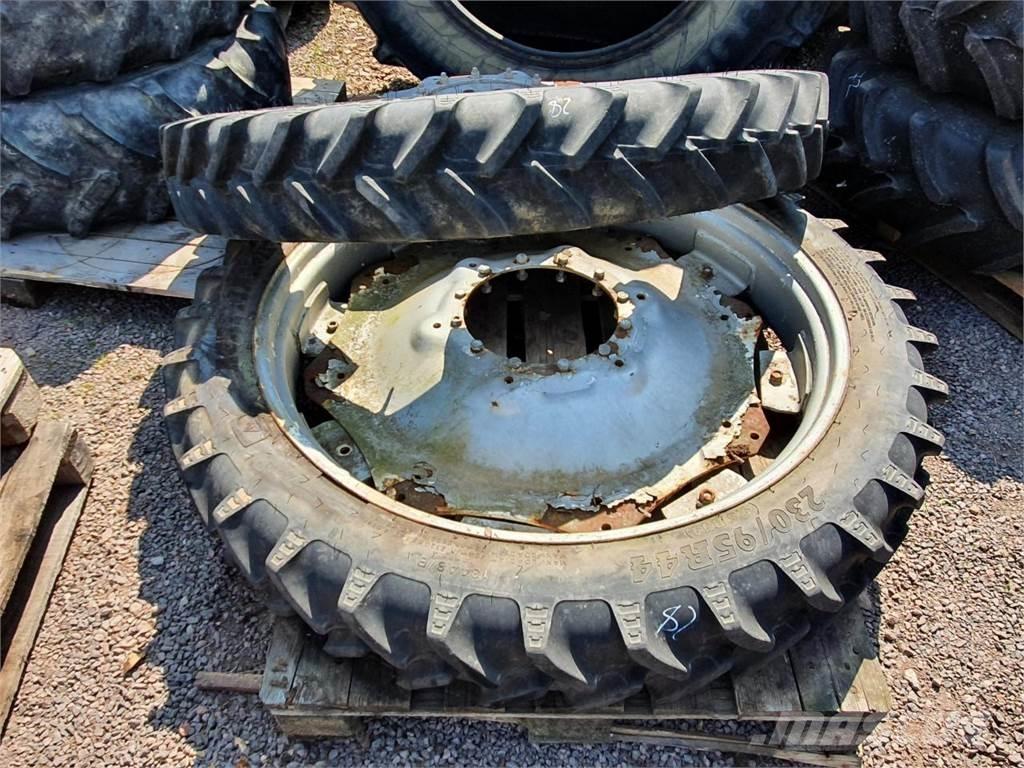 BKT 230/95R44 x2 Roti