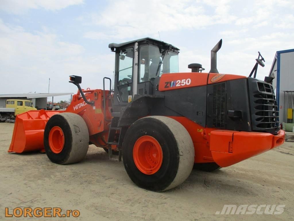 Hitachi ZW 250 Incarcator pe pneuri
