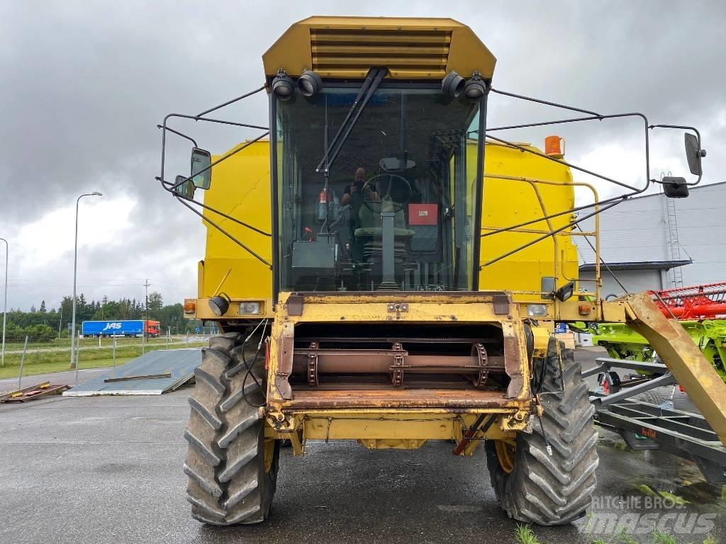 New Holland TF 46 Combine de secerat