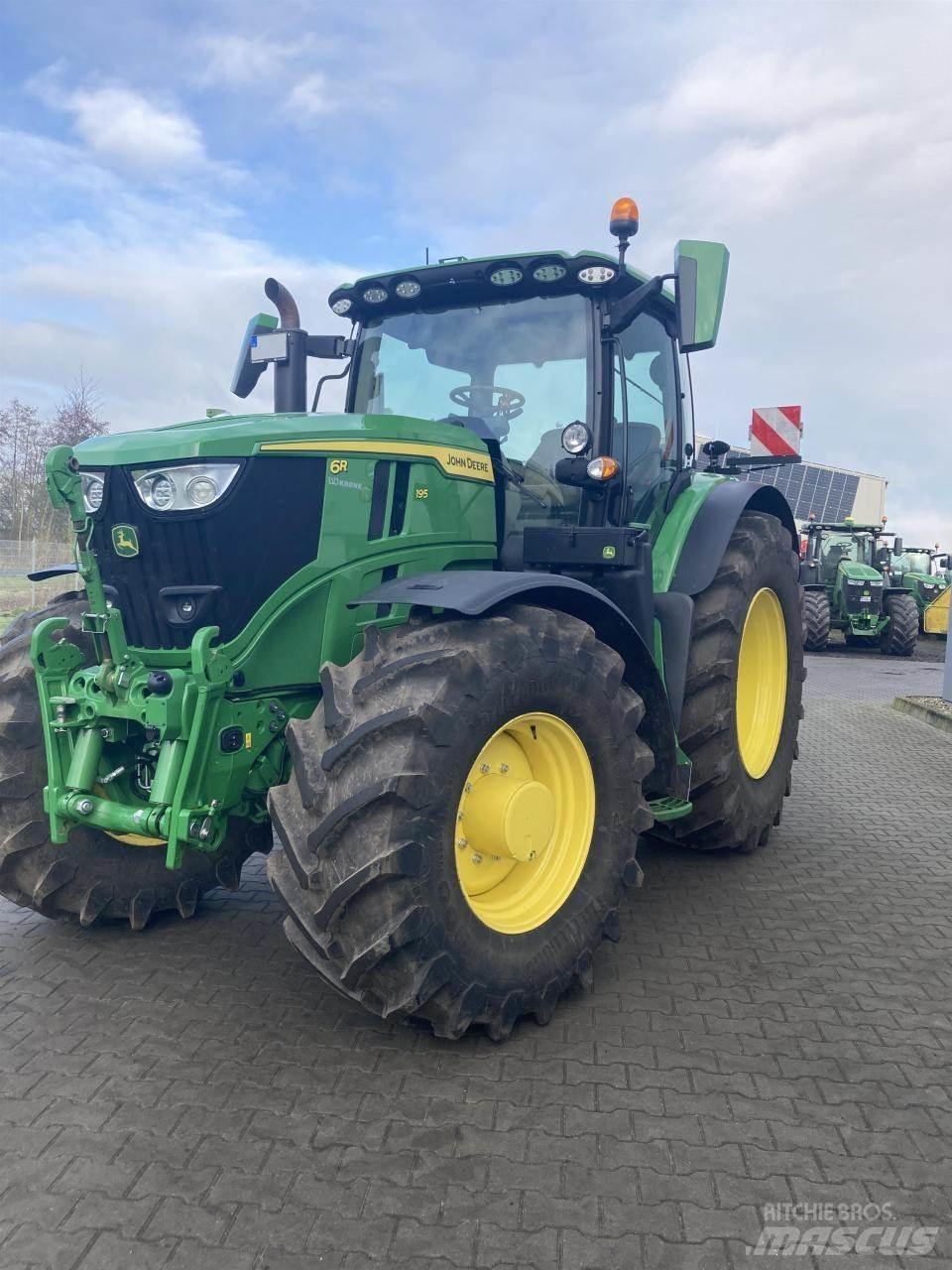 John Deere 6R 195 Tractoare
